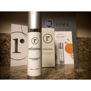 Skin Illuminating Cleanser